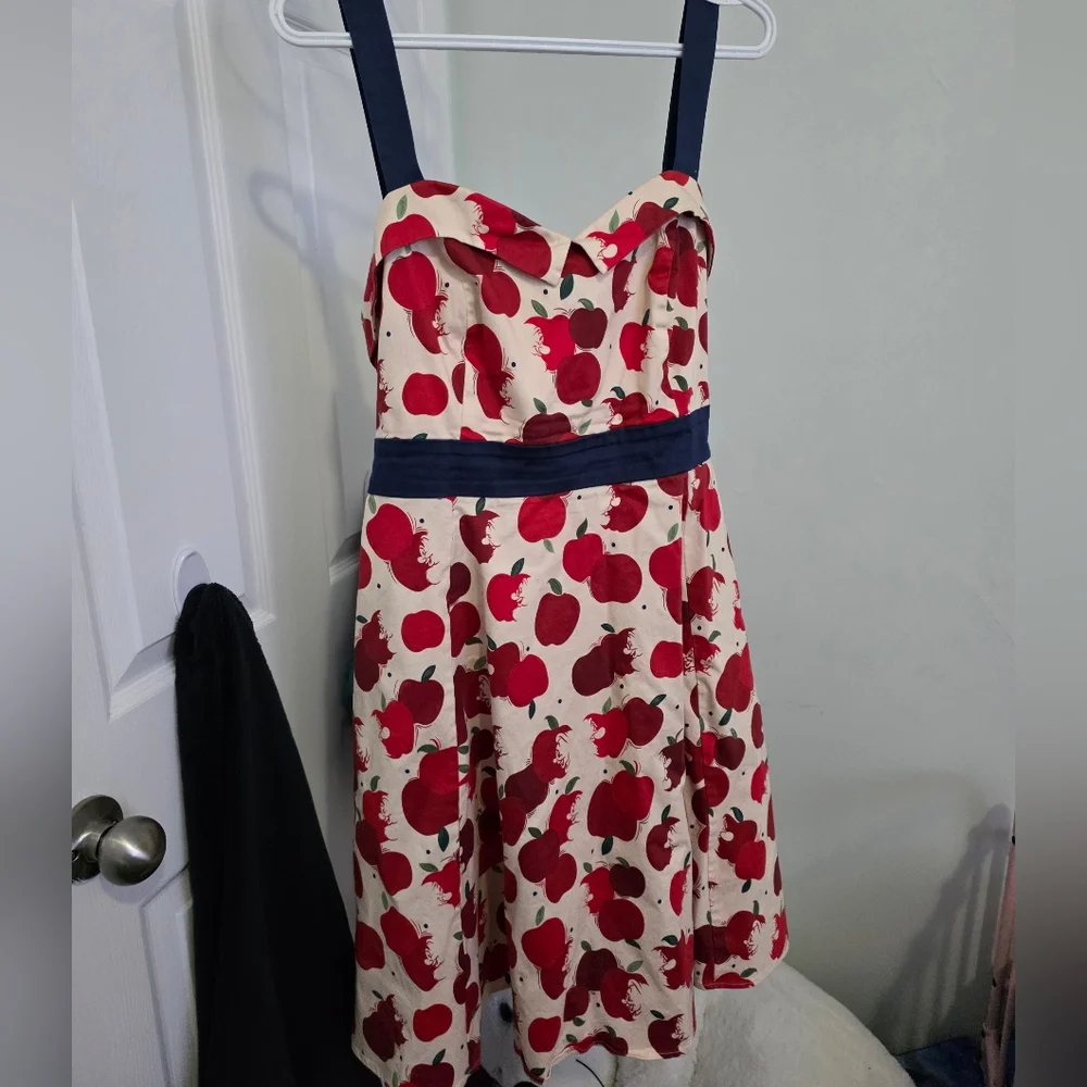 Disney Snow White Dress - Picture 1 of 2